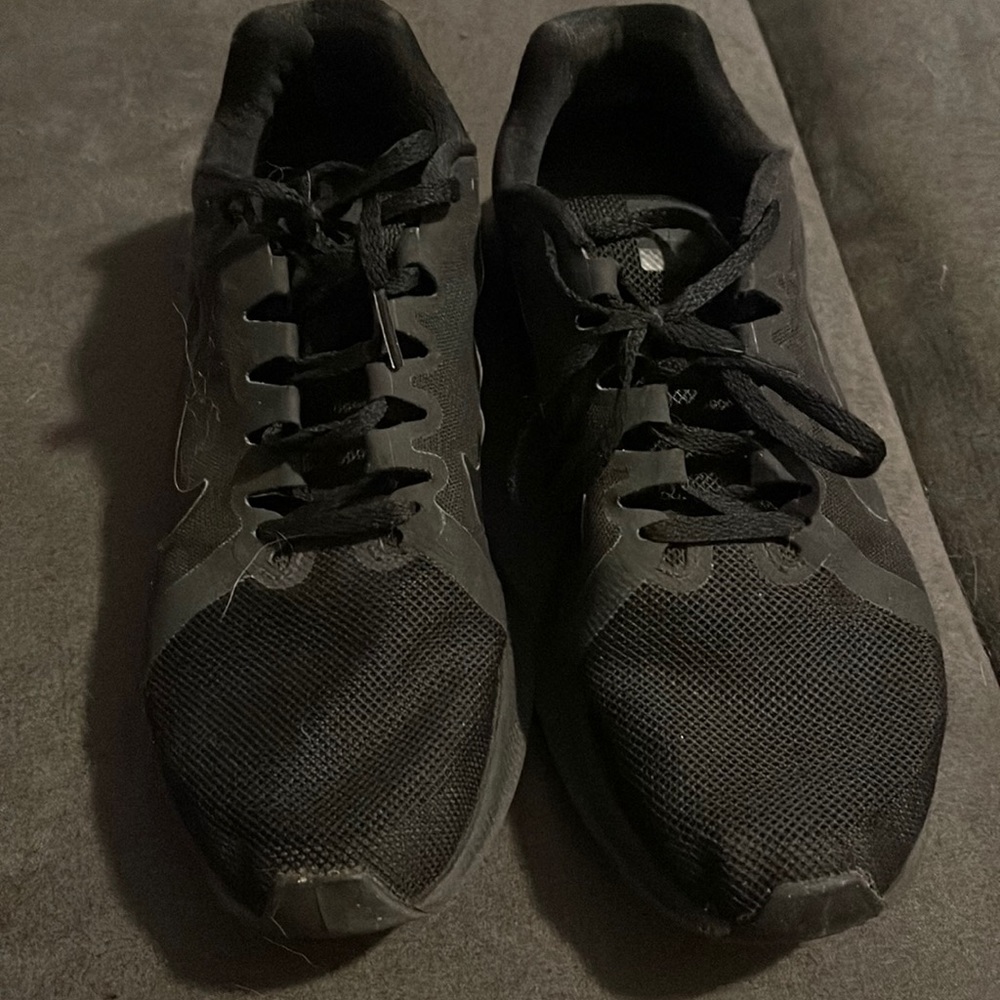 All Black Nike Tennis Shoes